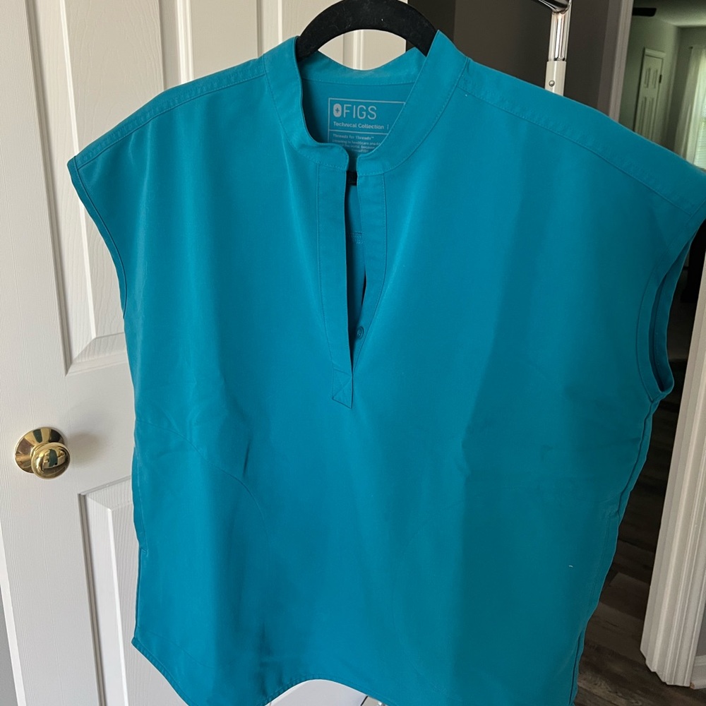 Rafaela Figs Scrub Top